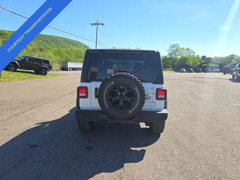 Certified 2022 Jeep Wrangler Sport AWD/4WD image 8