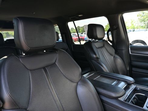 Used 2024 Jeep Wagoneer Series II w/ Flexible Seating Group AWD/4WD image 35