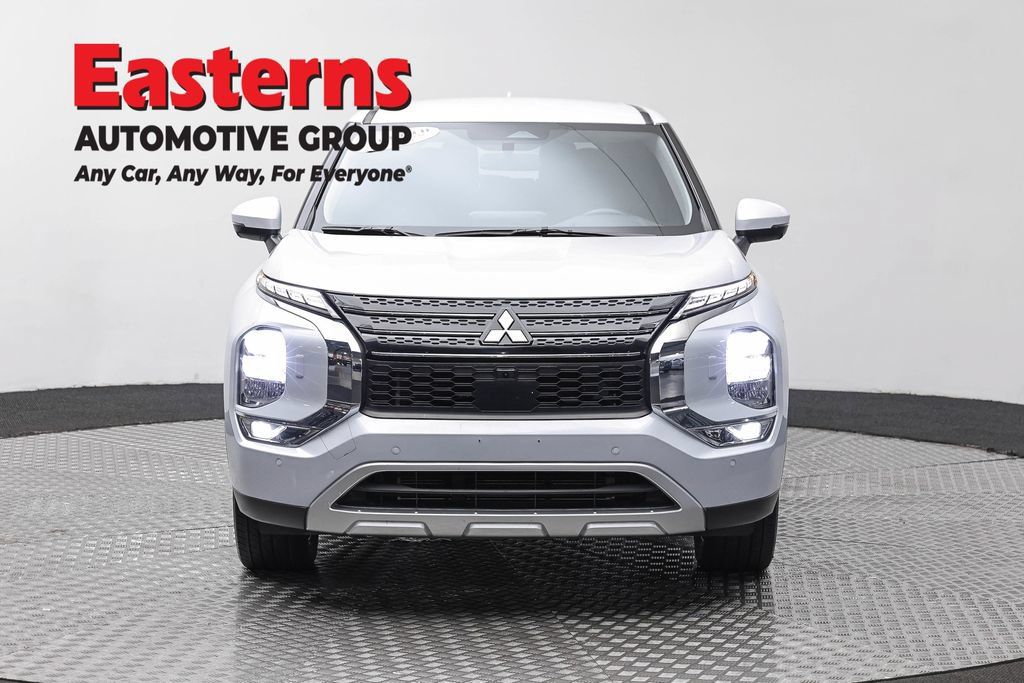 Used 2024 Mitsubishi Outlander SE AWD/4WD image 4