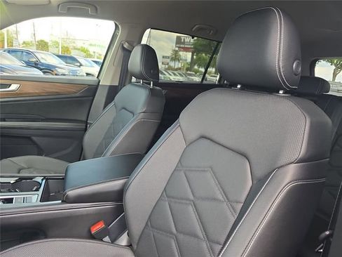Used 2026 Volkswagen Atlas SE image 19