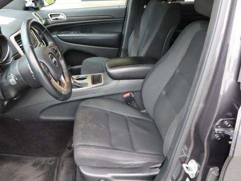 Used 2017 Jeep Grand Cherokee Laredo w/ Quick Order Package 2BE RWD image 16