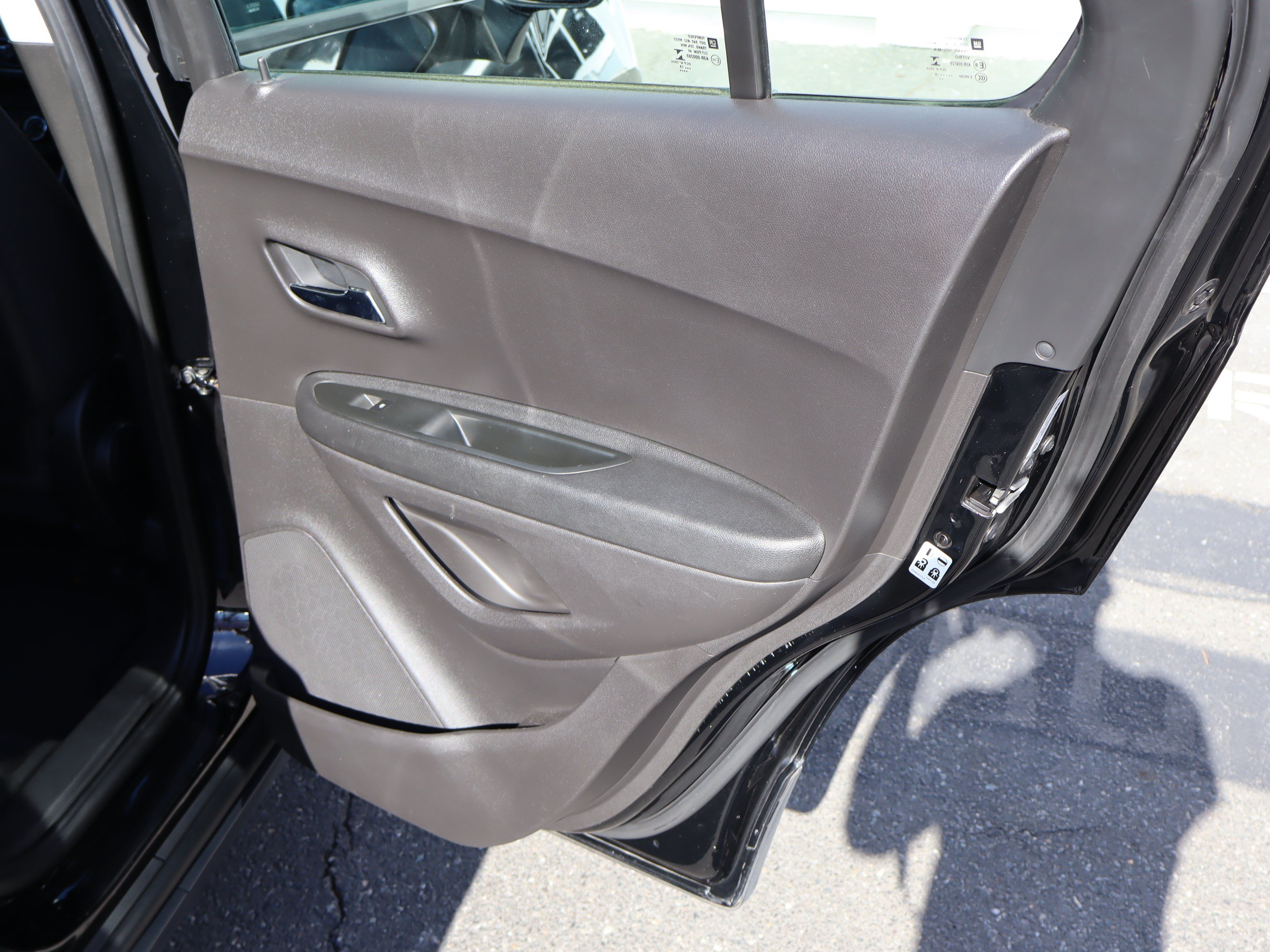 Used 2018 Chevrolet Trax LS FWD image 32