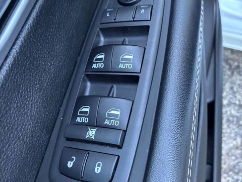 Used 2018 Chrysler Pacifica Touring-L Plus image 27