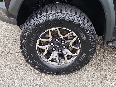 Used 2024 Chevrolet Colorado ZR2 w/ Safety Package AWD/4WD image 7