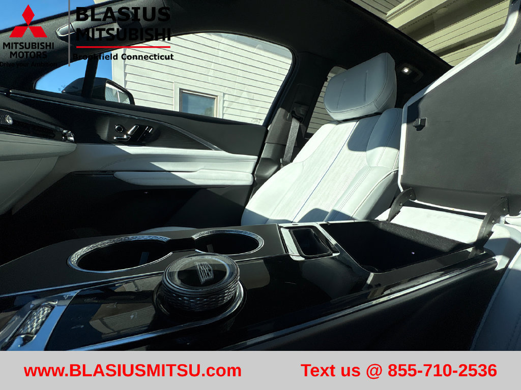 Used 2024 Cadillac Lyriq Luxury AWD/4WD image 28
