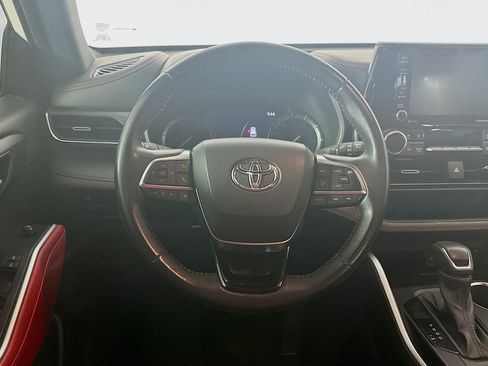 Used 2021 Toyota Highlander XSE FWD image 18