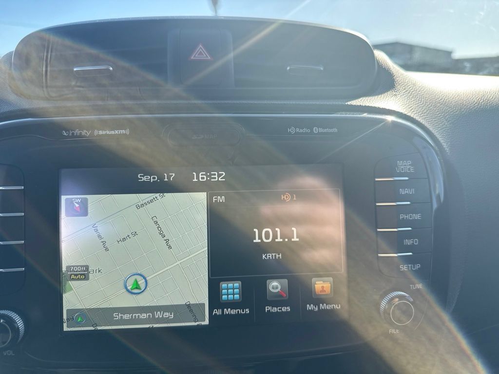 Used 2015 Kia Soul ! w/ Sun & Sound Package FWD image 14