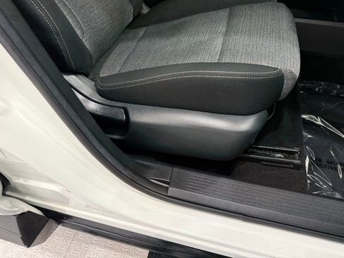 Used 2023 Nissan Rogue SV image 17