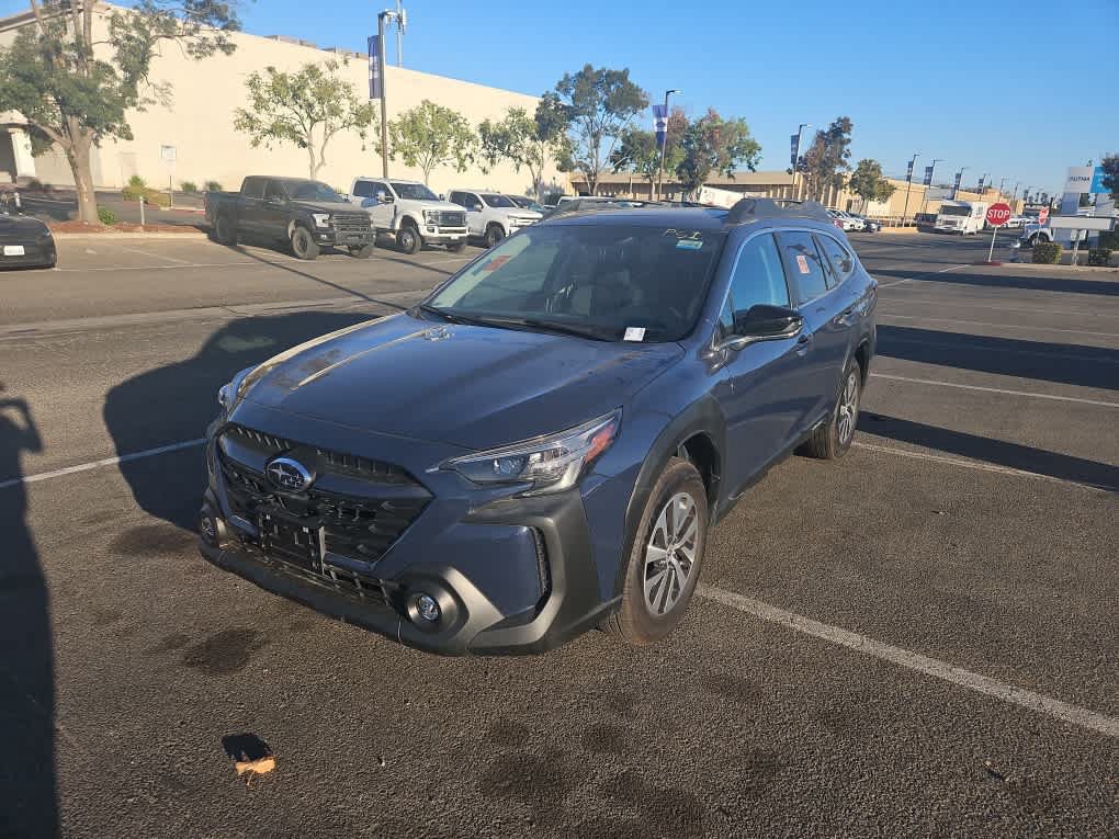 Used 2025 Subaru Outback Premium AWD/4WD image 1