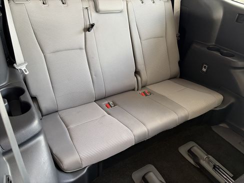 Used 2023 Toyota Highlander L FWD image 10