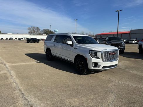 Used 2023 GMC Yukon XL Denali image 7