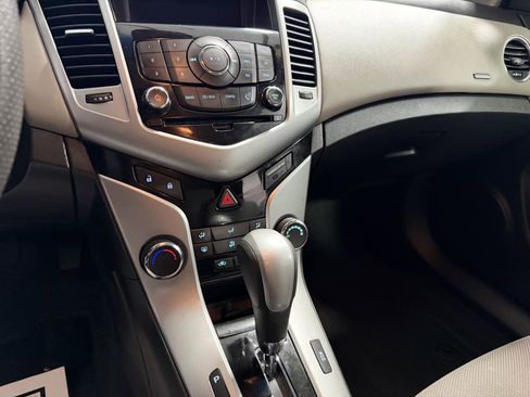Used 2014 Chevrolet Cruze LS FWD image 12
