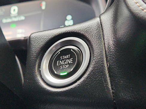 Used 2023 GMC Yukon XL SLT w/ SLT Premium Package image 25