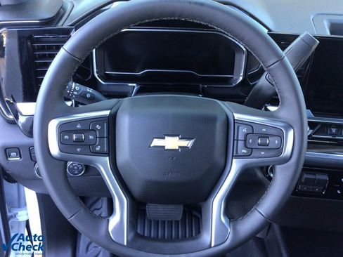Used 2025 Chevrolet Silverado 2500 LT image 25