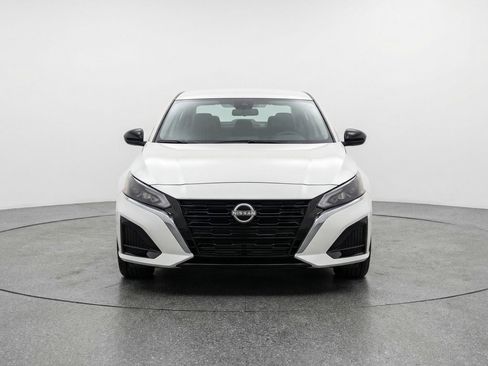 Used 2025 Nissan Altima 2.5 SV image 2