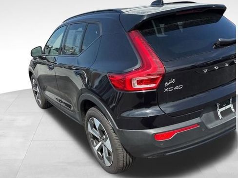 Used 2025 Volvo XC40 B5 Plus w/ Climate Package image 6