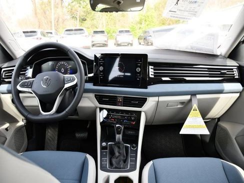 New 2026 Volkswagen Jetta SE FWD image 19