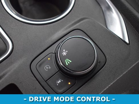 Used 2022 Chevrolet Traverse RS image 16