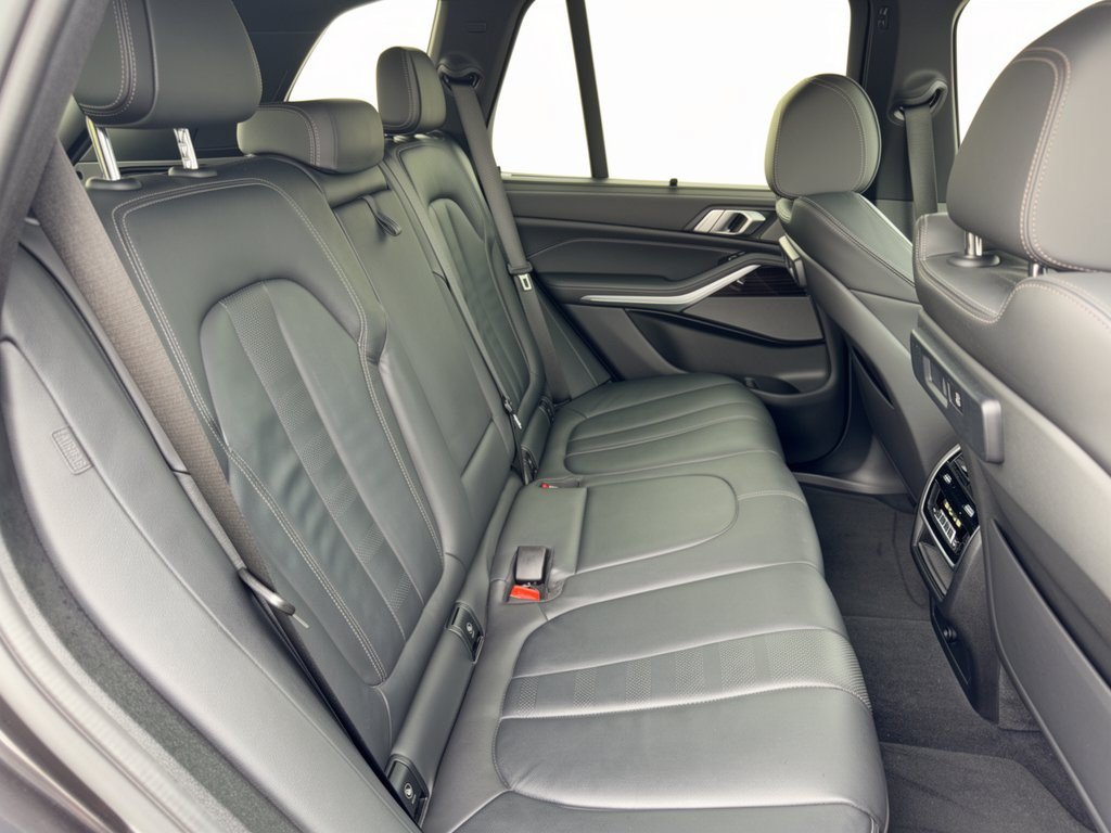 Used 2021 BMW X5 sDrive40i w/ Premium Package RWD image 29