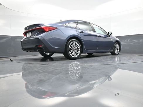 Used 2020 Toyota Avalon Limited image 29