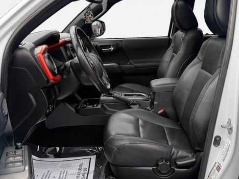 Used 2019 Toyota Tacoma TRD Sport AWD/4WD image 12