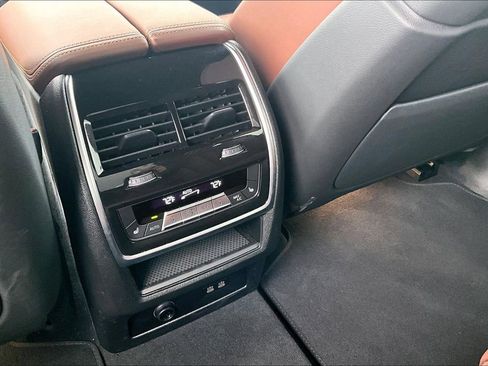 Used 2025 BMW X7 xDrive40i w/ M Sport Package image 27