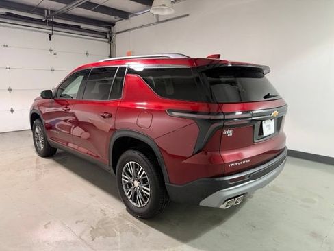 Used 2026 Chevrolet Traverse LT FWD image 5