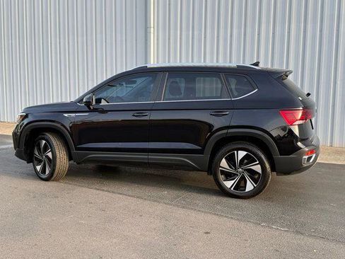 Used 2024 Volkswagen Taos SE image 2