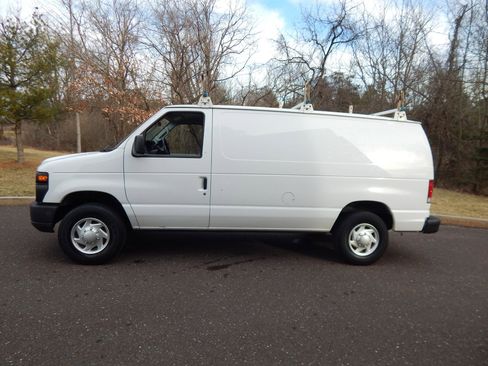 Used 2014 Ford E-250 and Econoline 250 image 2