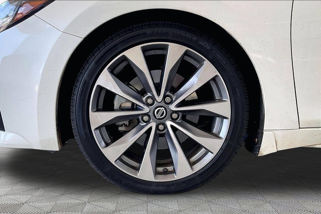 Used 2021 Nissan Maxima Platinum w/ Sport Mat Group FWD image 21