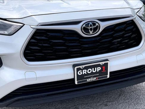 Used 2023 Toyota Highlander XLE image 30