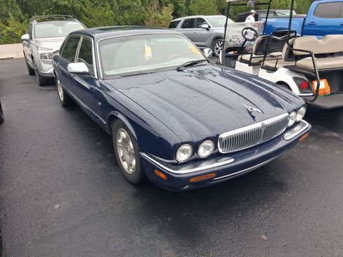 Used 2002 Jaguar XJ8 L RWD image 2