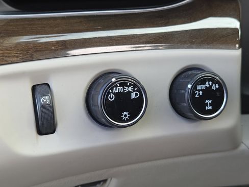 Used 2020 Cadillac Escalade Premium Luxury image 8