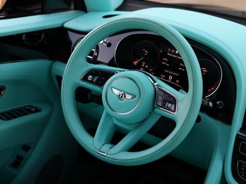 Used 2021 Bentley Bentayga image 35