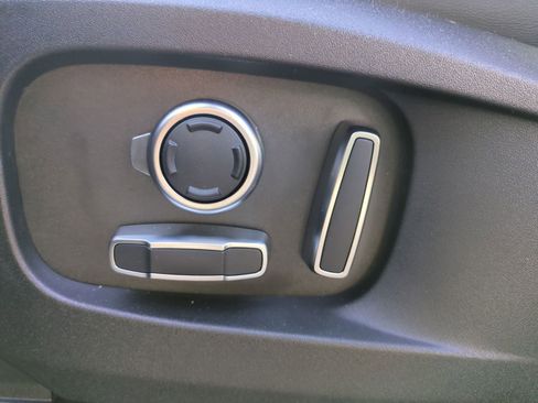 New 2026 Land Rover Defender 130 X-Dynamic SE image 14