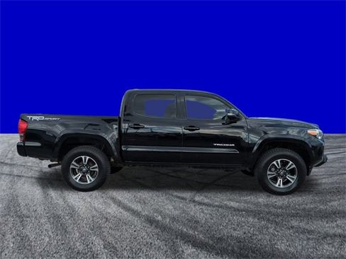 Used 2017 Toyota Tacoma TRD Sport w/ Premium & Technology Package image 3