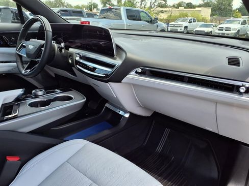 Used 2024 Cadillac Lyriq Luxury RWD image 11