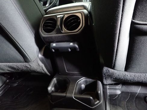 Used 2021 Jeep Wrangler Unlimited Sport image 39