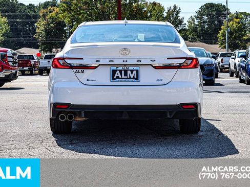 Used 2025 Toyota Camry SE image 11