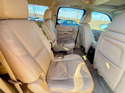 Used 2012 Cadillac Escalade ESV Premium image 17