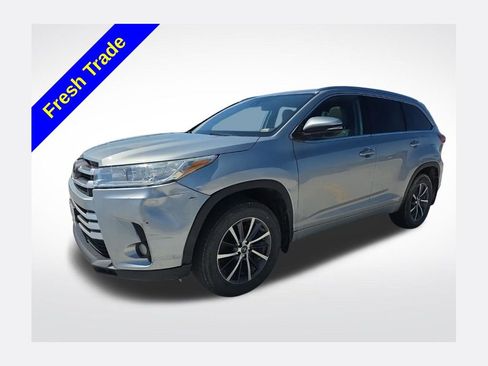 Used 2018 Toyota Highlander XLE image 1
