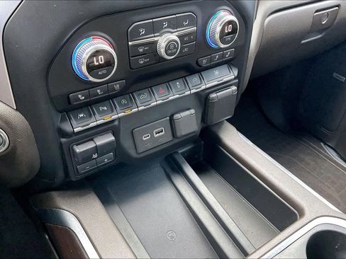 Used 2020 GMC Sierra 1500 SLT RWD image 25
