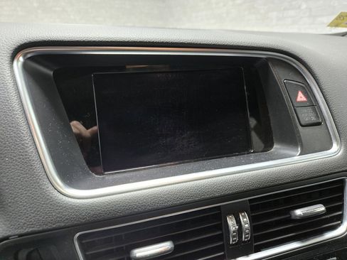 Used 2017 Audi Q5 2.0T Premium Plus w/ Technology Package image 21