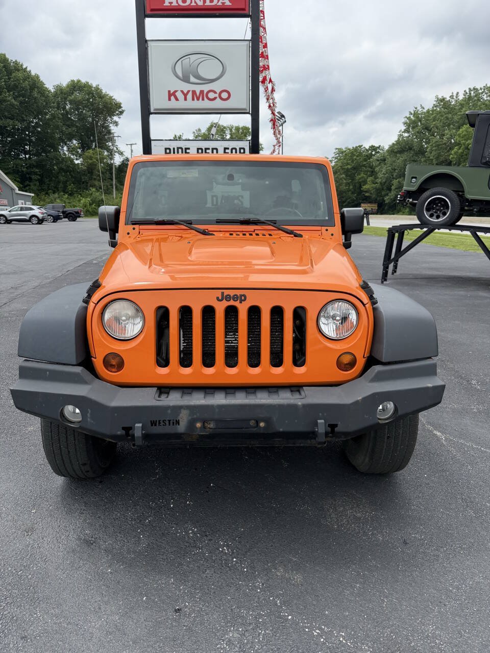 Used 2013 Jeep Wrangler Unlimited Sahara w/ Dual Top Group AWD/4WD image 2