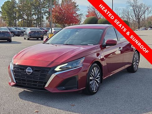 Used 2023 Nissan Altima 2.5 SV w/ SV Premium Package image 2