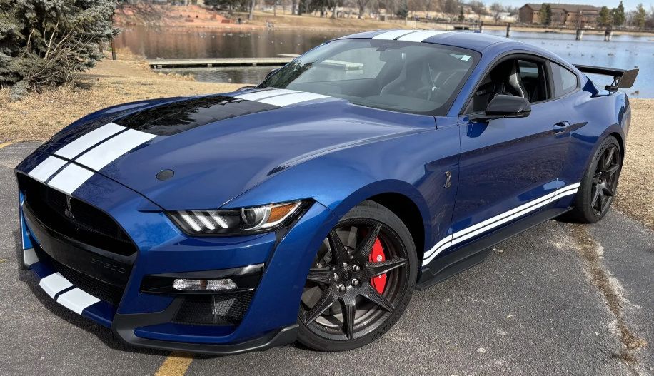 Used 2022 Ford Mustang Shelby GT500 w/ Carbon Fiber Track Pack RWD image 1