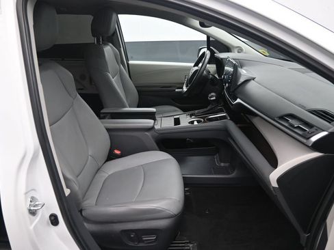 Used 2024 Toyota Sienna XLE w/ XLE Plus Package AWD/4WD image 27