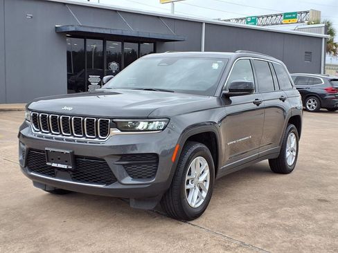 Used 2025 Jeep Grand Cherokee Laredo X RWD image 3