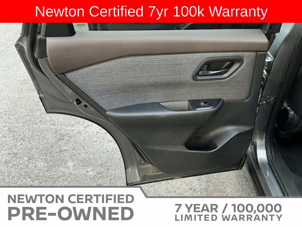 Used 2023 Nissan Rogue S FWD image 31