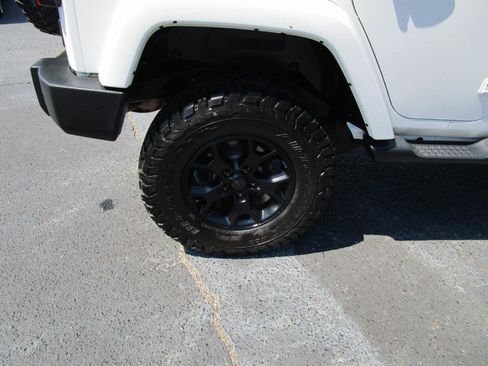 Used 2018 Jeep Wrangler Unlimited Sahara w/ Connectivity Group image 23